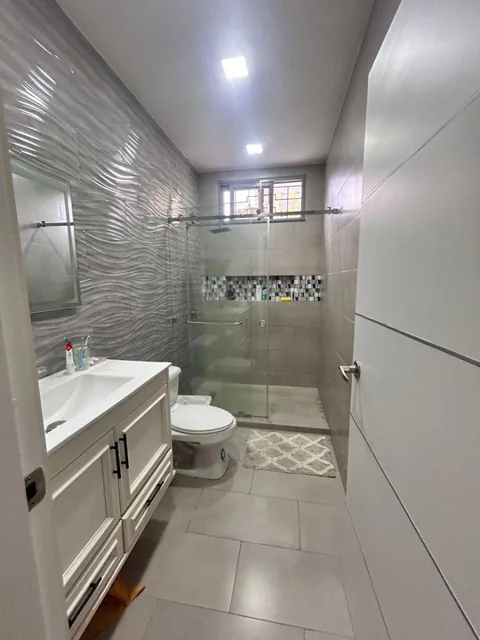 Villa de Una Sola Planta Recién Remodelada Urbanización Puerto Azul, Guayas — imagen 3