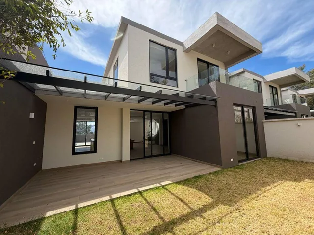 En Venta Casa a Estrenar de 3 Dorm. + Estudio y Jardín en Campo Alegre — imagen 2