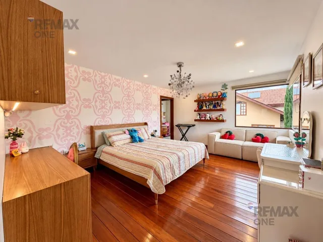 En Venta Casa de Lujo en Urbanizacion Colinas de Challuabamba, Azuay — imagen 5