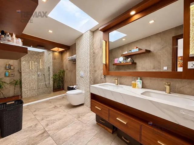En Venta Casa de Lujo en Urbanizacion Colinas de Challuabamba, Azuay — imagen 4