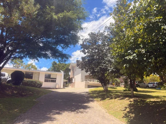 Terreno de 2300 m² en Venta en Cumbayá Calle Ceibos Cerca del Parque de Cumbaya — imagen 2