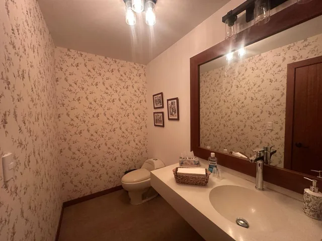 Vendo Excelente y Amplia Casa en Cumbaya Cercana U. San Francisco 1.018 Mm². Terreno 6571 m². Constr. Provincia de Pichincha — imagen 4