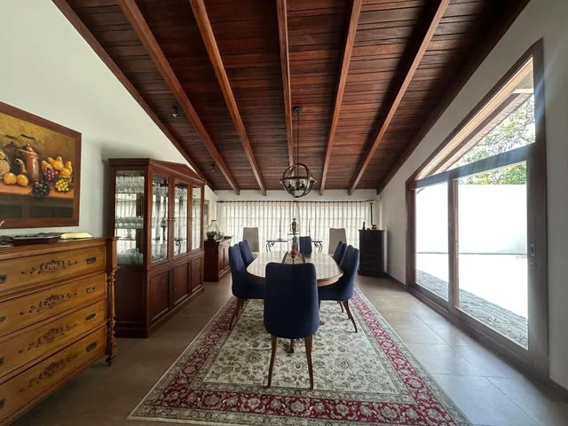Vendo Excelente y Amplia Casa en Cumbaya Cercana U. San Francisco 1.018 Mm². Terreno 6571 m². Constr. Provincia de Pichincha — imagen 3