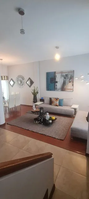 Pomasqui, Vendo Hermosa Casa, 3 Dorm. con Baño C/u, 2 Garajes, Piscina, Jacuzzi, Gym, Canchas — imagen 3