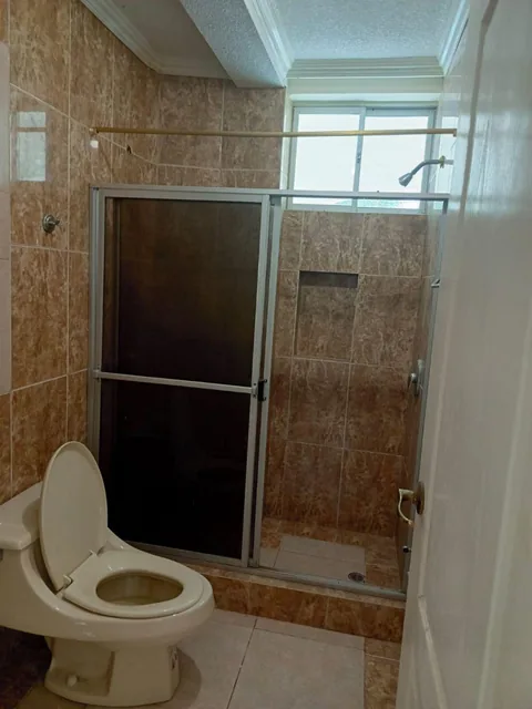 Casa de 200 m² de Terreno 520 m² con 5 Habitaciones en Venta en Tonsupa — imagen 2