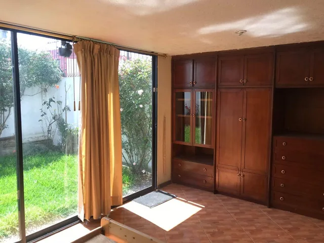 En Venta Acogedora y Amplia Casa, con Suite, en San Isidro del Inca – Quito Norte, 248 m² Total — imagen 5