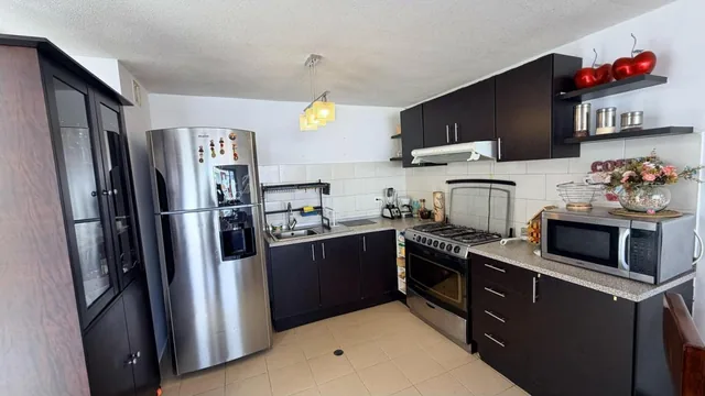 Casa de Venta Tres Niveles con Jacuzzi Privado en Conjunto Cumbres de San Isidro — imagen 5
