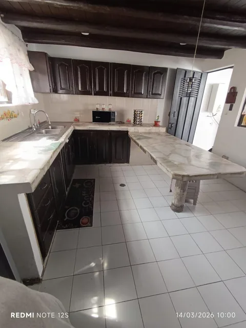 Casa ¡Oportunidad Única! y Confort en El Pinar. Ofrece Amplitud, Luminosidad y Calidez. Provincia de Pichincha — imagen 5