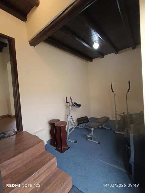 Casa ¡Oportunidad Única! y Confort en El Pinar. Ofrece Amplitud, Luminosidad y Calidez. Provincia de Pichincha — imagen 3