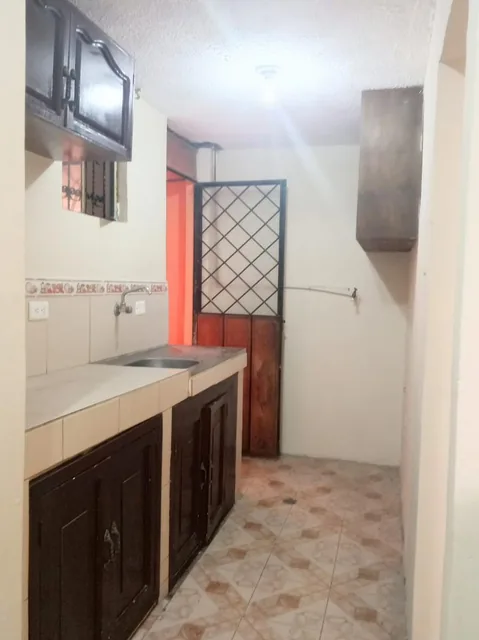 Pio XII Sur de Quito Sector Luluncoto Tercera Etapa Vende Casa 3 Departamnetos — imagen 2