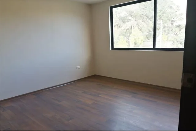 Mitad del Mundo Venta Casa con Patio Terraza y Balcón — imagen 5