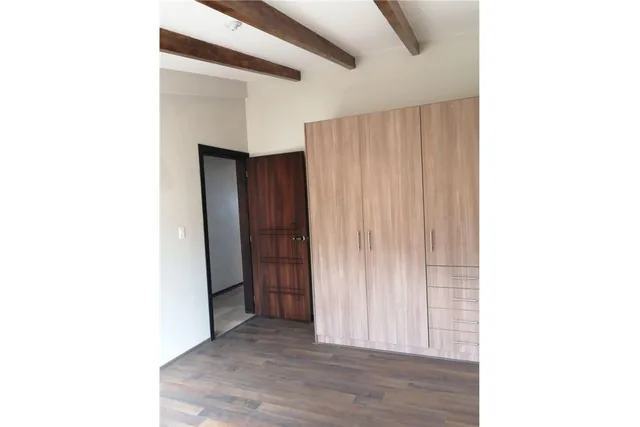Mitad del Mundo Venta Casa con Patio Terraza y Balcón — imagen 2