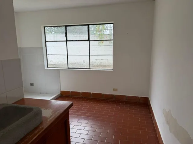 Vendo Terreno con Casa Tumbaco Cerca Al Colegio Cervantes, Sector La Esperanza con Porton de Ingreso — imagen 2