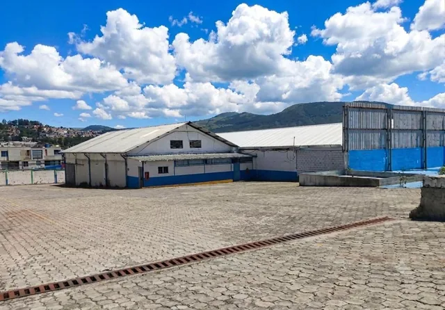 Terreno con Bodegas en Venta en Carapungo, Quito — imagen 2