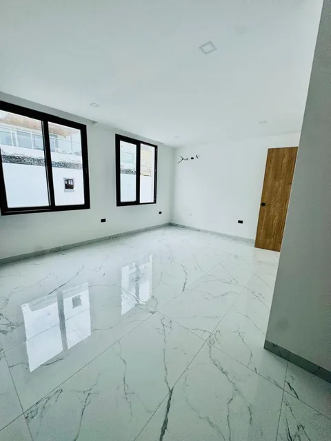 En Venta, Casa de 5 Habitaciones Frente Al Mar en Urbanización Exclusiva de Manta, Manabí — imagen 4