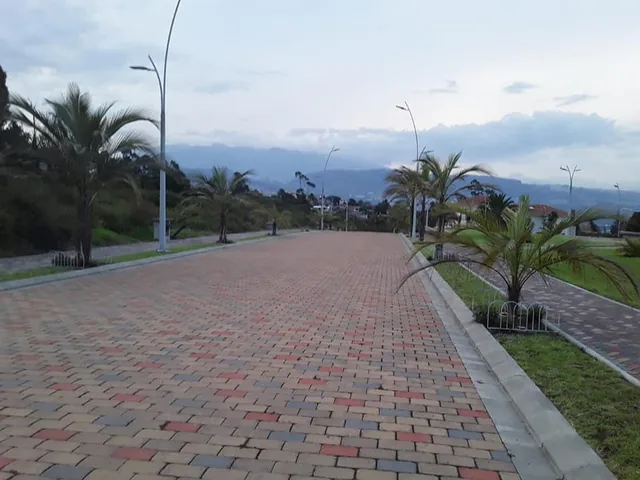 Terreno de 1100 m Dentro de Urb, La Cerámica Tumbaco — imagen 5
