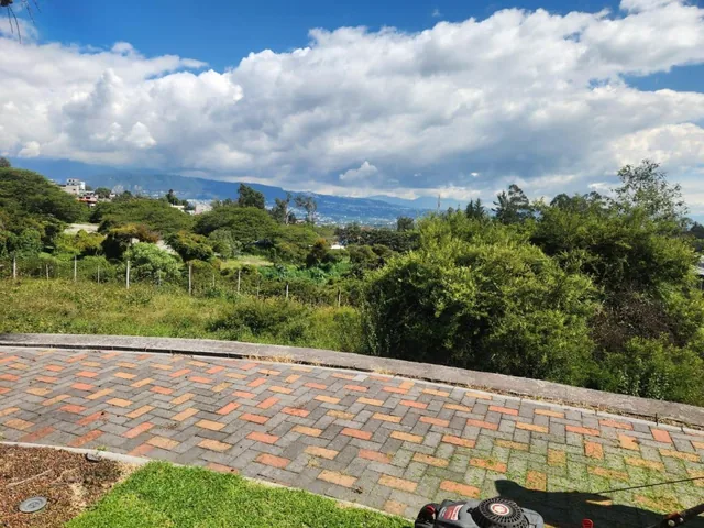 Terreno de 1100 m Dentro de Urb, La Cerámica Tumbaco — imagen 4