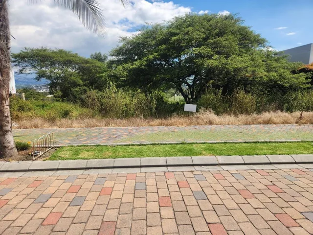 Terreno de 1100 m Dentro de Urb, La Cerámica Tumbaco — imagen 3