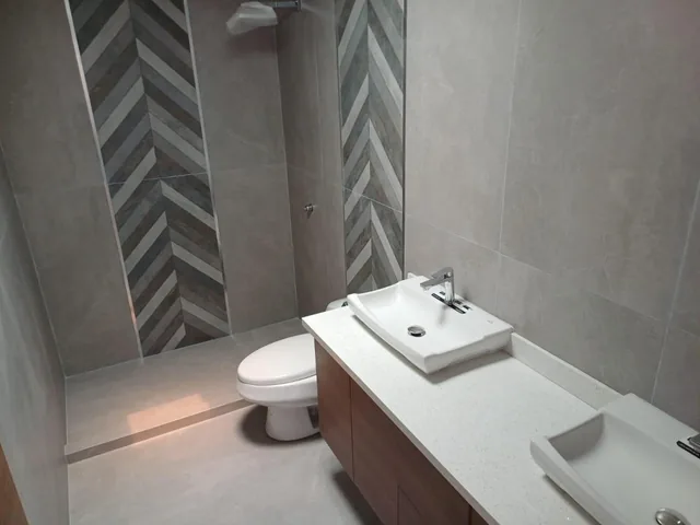 Exclusiva Casa en Venta de 3 Dorm. con Porche, Bbq, Patios y Terraza – Yanazarapata — imagen 4