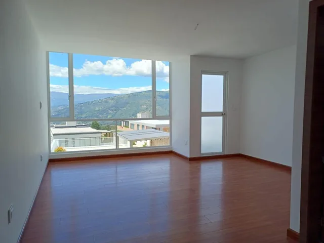 Exclusiva Casa en Venta de 3 Dorm. con Porche, Bbq, Patios y Terraza – Yanazarapata — imagen 2