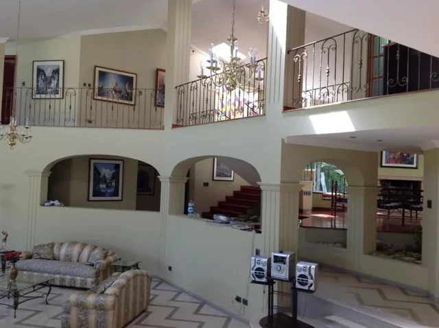 Quito Norte, Lujosa Residencia en Venta, Vista Sensacional — imagen 4