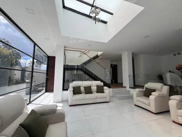 Casa en Venta Sector Conocoto Urbanizacion Ex Lasallanos Valle de Los Chillos — imagen 3