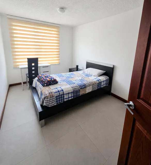 Casa en Venta · La Primavera Cumbayá · 228 m² · 4 Dorm. - 3 Baños - 2 Parq. - Jardín Bbq · — imagen 4