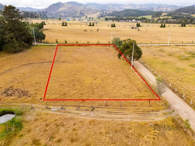 En Venta Terreno Plano en Cumbe, Azuay — imagen 2