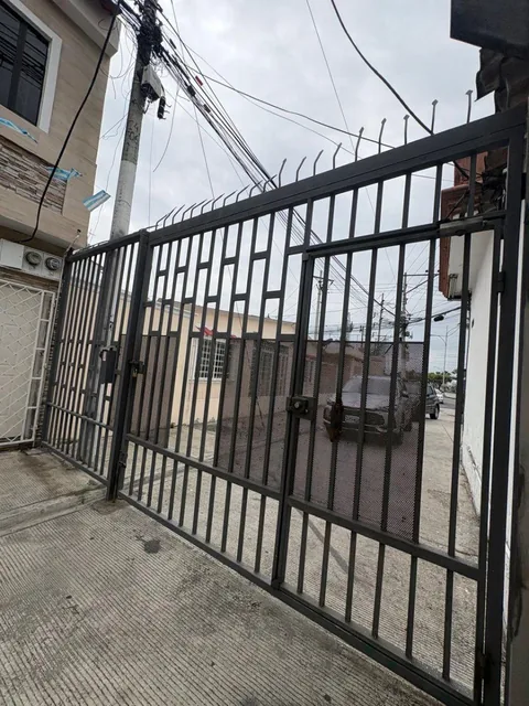 Av Francisco de Orellana. Vendo Terreno Medianero, Sector Cerrado, Pocas Familias, Guayas — imagen 5