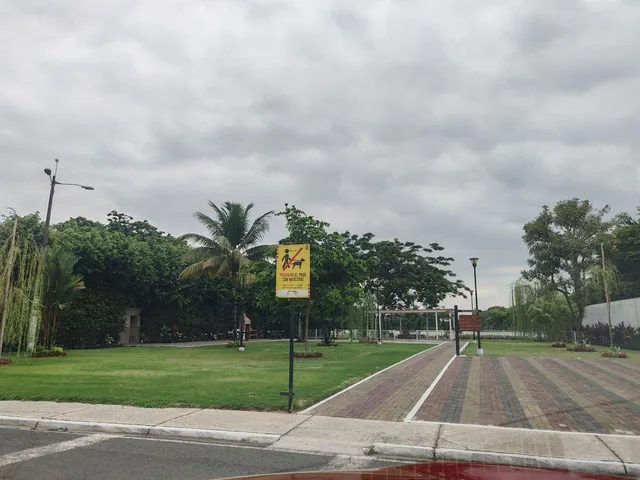 Terreno Comercial en Venta de 3.740 m² en Vía a Samborondón Km 10, Nuevo Samborondon, Guayas — imagen 2