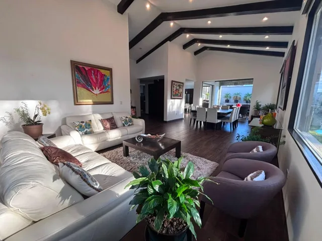 Venta de Casa en Valle de Los Chillos de Una Sola Planta — imagen 3