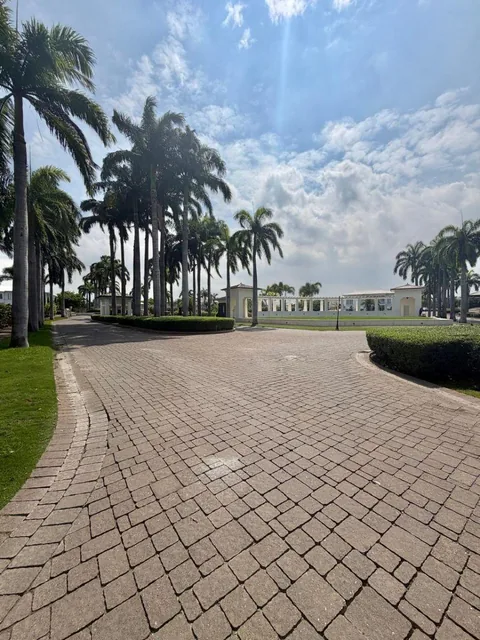 Terreno de 862 m² Dentro de Area Residencial de Plaza Lagos en Samborondón, Guayas — imagen 4