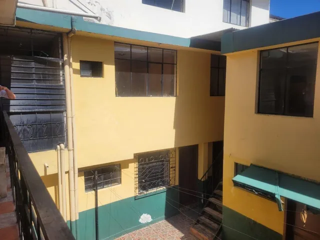 Vendo Casa con 5 Departamentos Sur de Quito El Camal — imagen 5