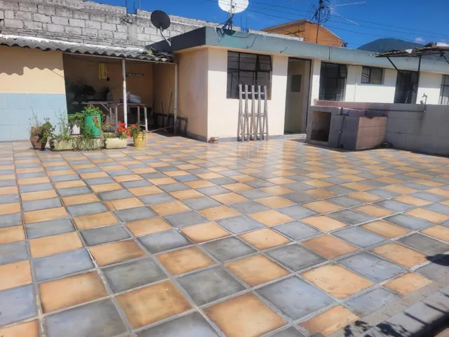 Vendo Casa con 5 Departamentos Sur de Quito El Camal — imagen 3