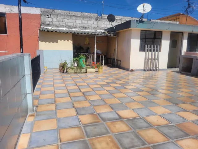 Vendo Casa con 5 Departamentos Sur de Quito El Camal — imagen 2