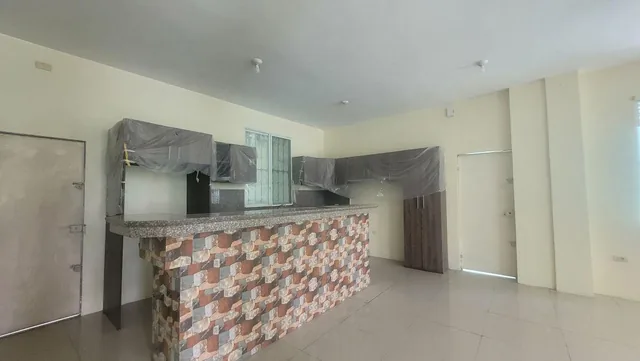 Linda Casa en Venta Calle Venezuela y La 20 Ava. Oportunidad. Amplio Garaje. Guayas — imagen 5