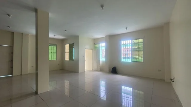 Linda Casa en Venta Calle Venezuela y La 20 Ava. Oportunidad. Amplio Garaje. Guayas — imagen 4