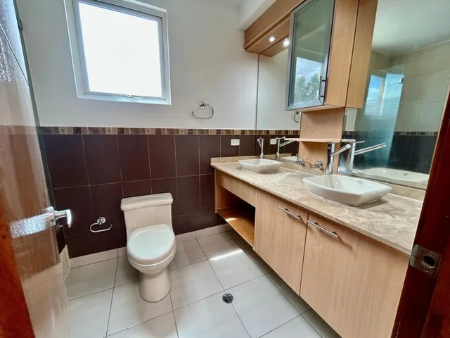 Vendo Casa de Oportunidad en Cumbaya — imagen 2