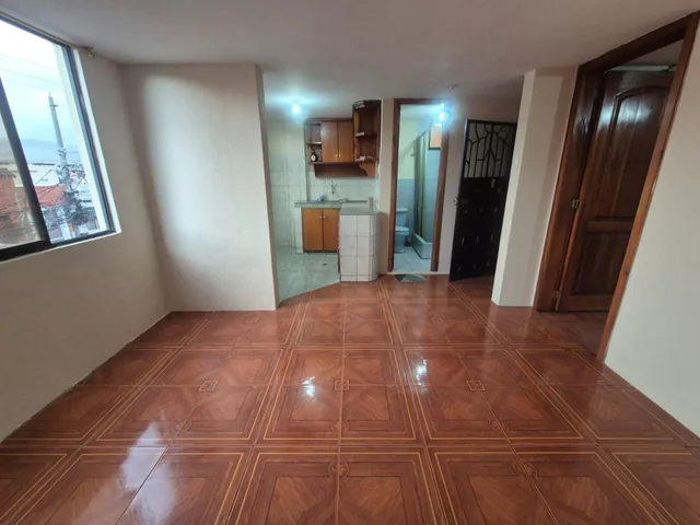 Casa Rentera con 6 Departamentos y 2 Locales en Venta – La Michelena — imagen 5