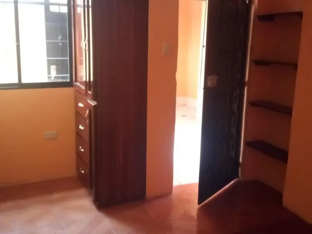 Casa Rentera con 6 Departamentos y 2 Locales en Venta – La Michelena — imagen 2