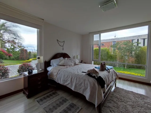 Linda y Amplia Casa Independiente en Venta Sector Nayón — imagen 3