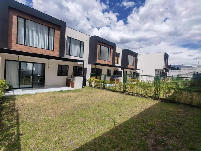 Tumbaco, Casa por Estrenar con Amplio Jardín — imagen 4