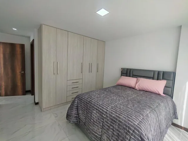 Tumbaco, Casa por Estrenar con Amplio Jardín — imagen 2