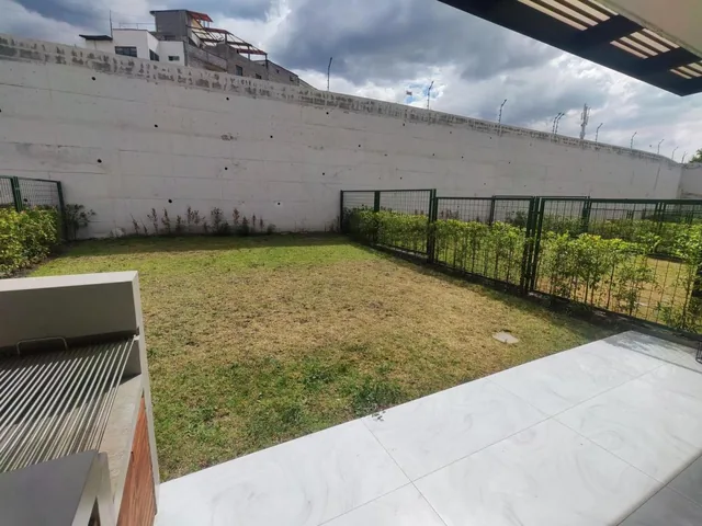 Tumbaco, Casa por Estrenar con Amplio Jardin — imagen 2