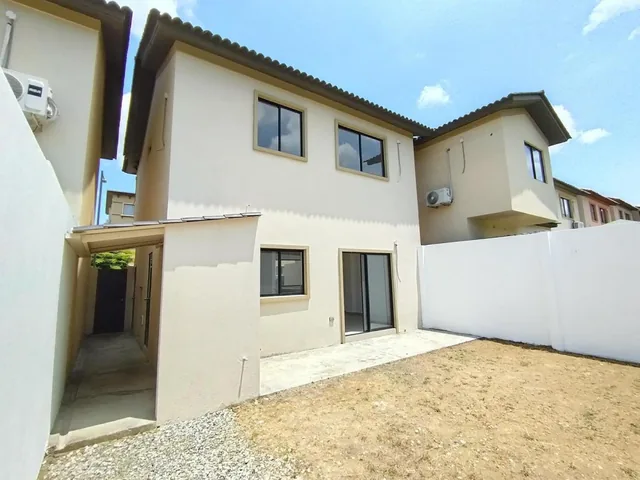 Casa en Urbanización Costa Brisa, Guayas — imagen 2