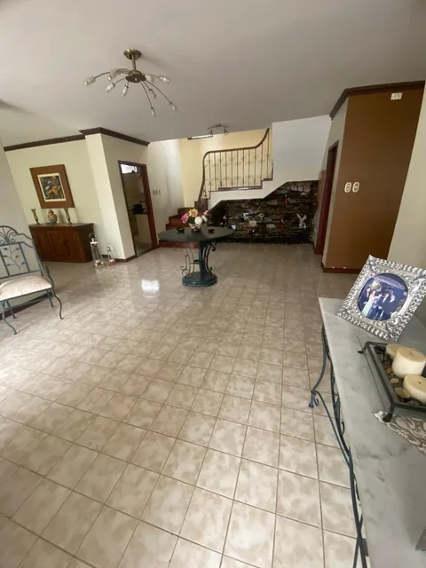 Vendo Hermosa Casa en Los Almendros, Excelente Estado, con Garita - Oportunidad!, Guayas — imagen 2