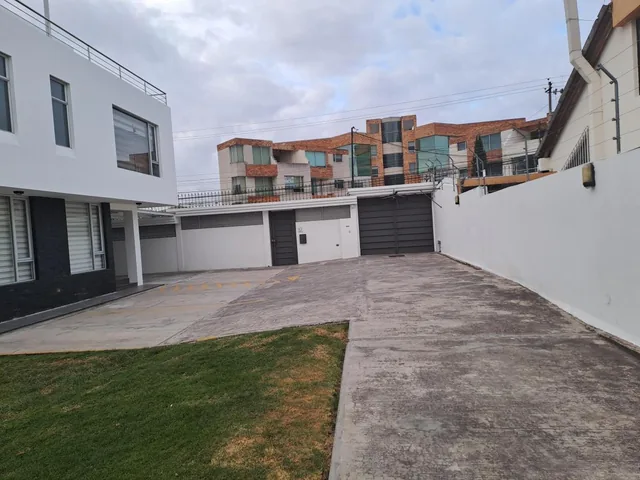 Casas en Venta en Monteserrin — imagen 4