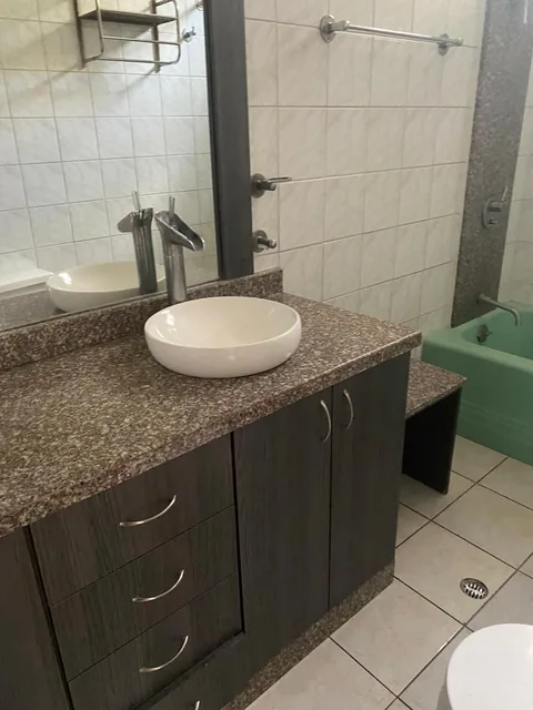 Urdesa Central. Vendo Casa Rentera. un Departamento 3 Dorm. y Dos Suites, Guayas — imagen 3