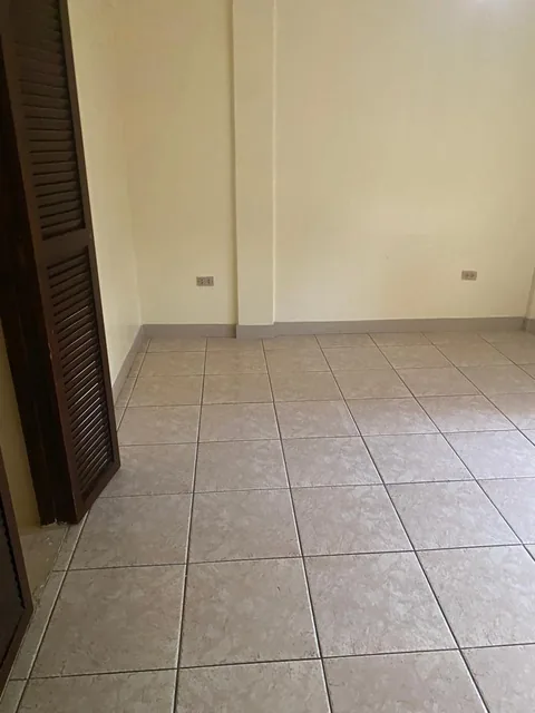 Urdesa Central. Vendo Casa Rentera. un Departamento 3 Dorm. y Dos Suites, Guayas — imagen 2
