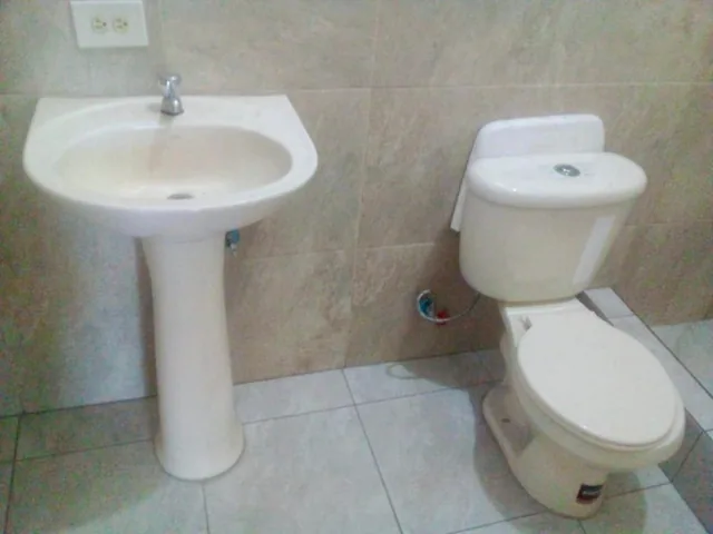 Vendo Casa Rentera con Dos Locales en Las Orquideas, Guayas — imagen 4